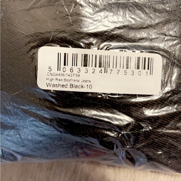 NWT Pretty Little Thing (PLT) High Rise Boyfriend Jeans, Washed Black US Size 6 - Picture 2 of 5